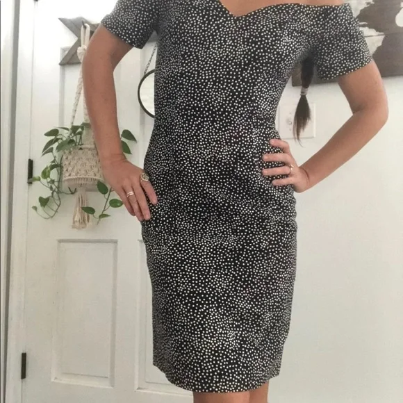 All that jazz 90s off the shoulder formal dress - Picture 4 of 6